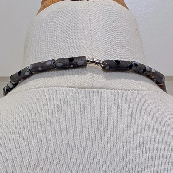 NWOT Beckwoman 18" Hand Blown Grey Glass Bead Necklace - Picture 5 of 7